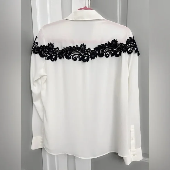 Express Portofino Ivory Button-Down Blouse with Black Lace Detail Size Medium - Picture 4 of 4